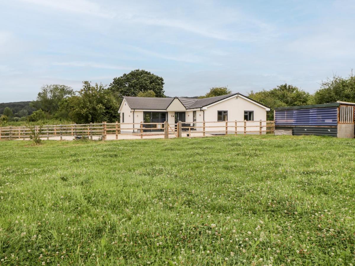 Villa Strawberry Stables Bristol Exterior foto