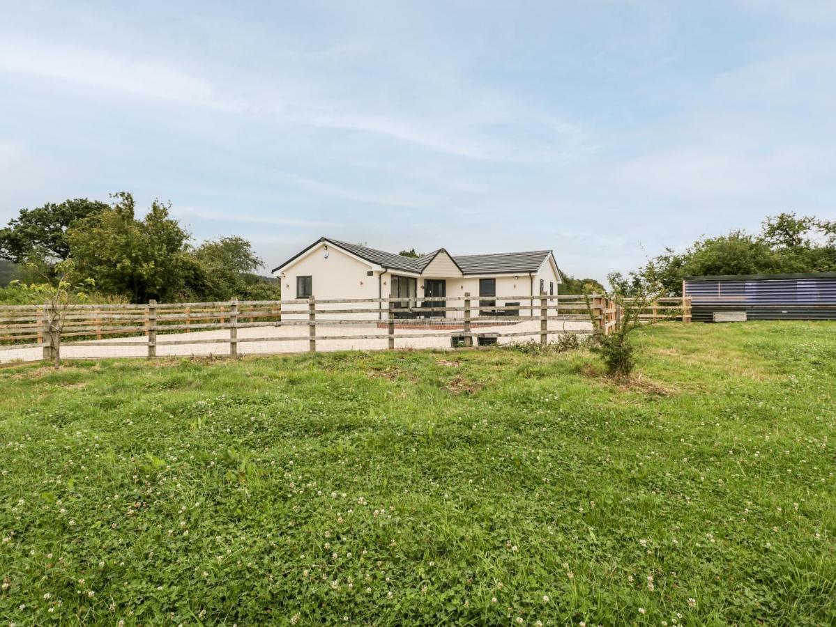 Villa Strawberry Stables Bristol Exterior foto